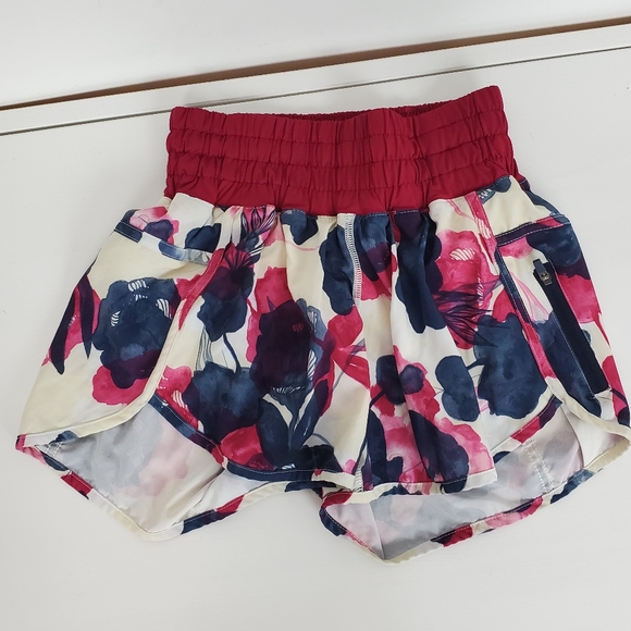 Lululemon Tracker Short II Inky 4" Floral Size 4 - Picture 6 of 8